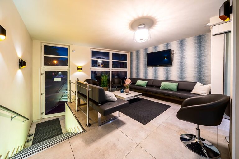 dr albert urszan hungarian plastic surgeon 03 1 768x512